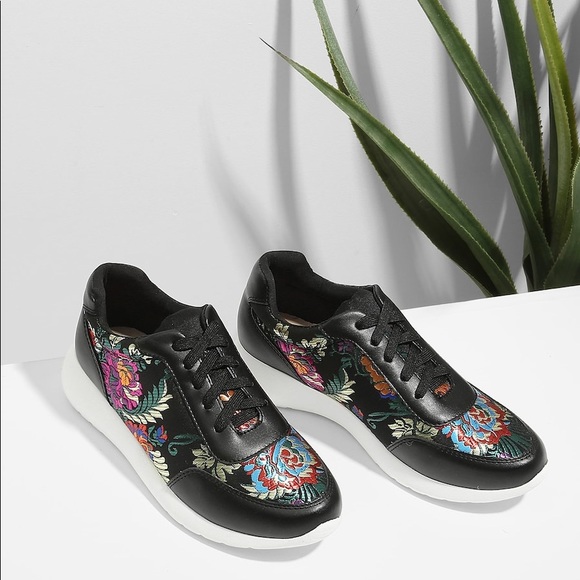 🆕Low top embroidered floral sneakers - Picture 4 of 5